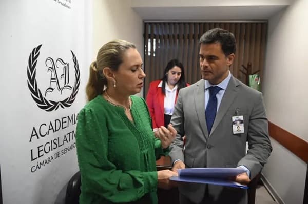 Vallejo desafía amenazas y exige transparencia en Caja