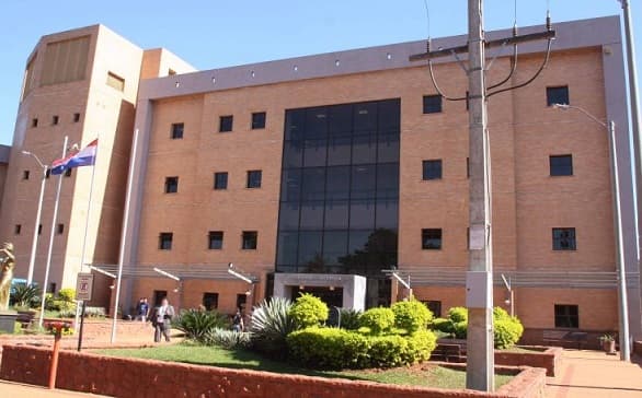 Madre se viste de hombre en lucha por prestación alimentaria