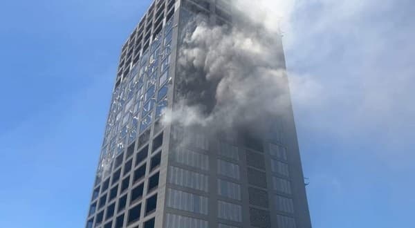 Obreros atrapados en incendio de edificio en Ciudad del Este