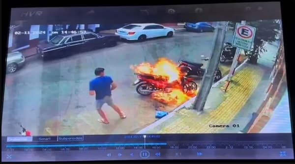 Hombre incendia la motocicleta de su ex pareja en Villarrica