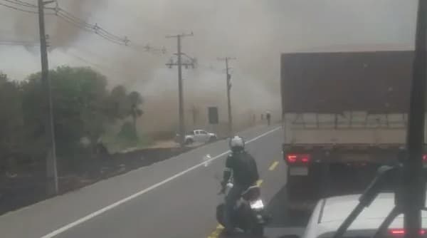 Bomberos combaten incendio forestal de grandes proporciones en Villeta