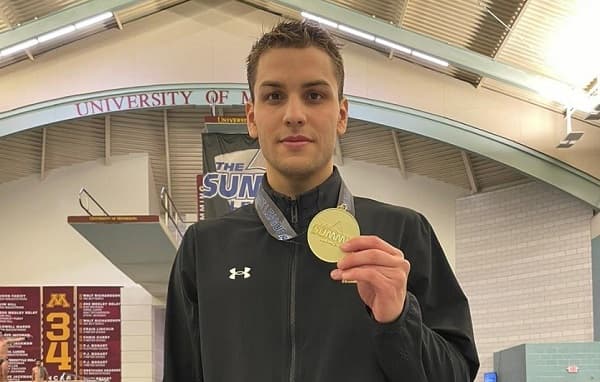 Matheo Mateos triunfa en campeonato de natación en Estados Unidos