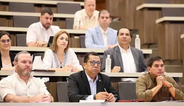 Peña exige a gabinete mayor velocidad en planes de Gobierno