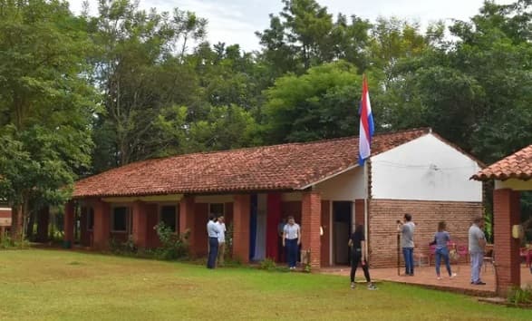Padre ebrio amenaza de muerte a maestras por aplazo de su hijo