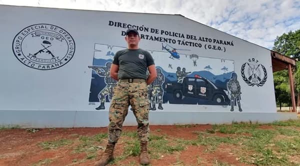 Agente del GEO relata la peligrosa exploración del tunel del megarrobo a cambistas en Ciudad del Este