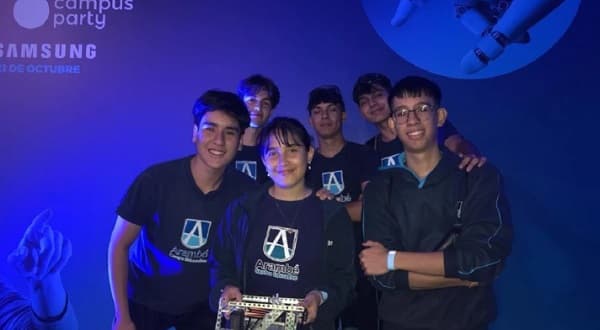 Jóvenes buscan apoyo para competir en EE.UU. en robótica