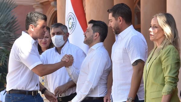 Intendentes presionan a Peña por ley de almuerzo escolar