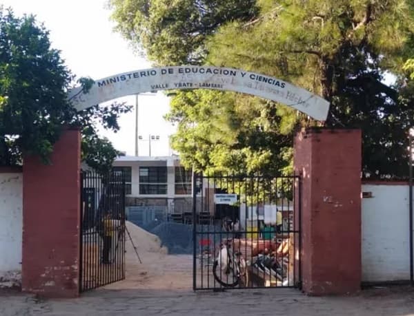 Obras inconclusas en Talavera Richer de Lambaré: Preocupación en padres por seguridad escolar