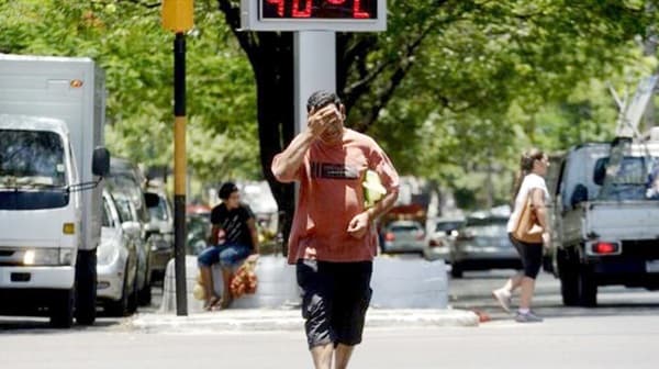 Martes caluroso con máximas de 40 °C y lluvias aisladas