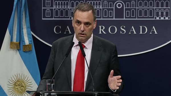 Milei intensifica política de privatizaciones y despidos