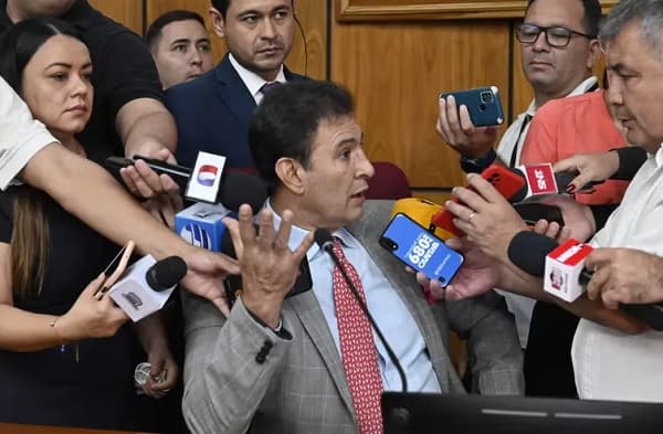 Recortes de cargos en Senado tras polémica por altos salarios