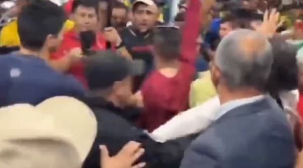 Turba impide clausura de local comercial en Ciudad del Este