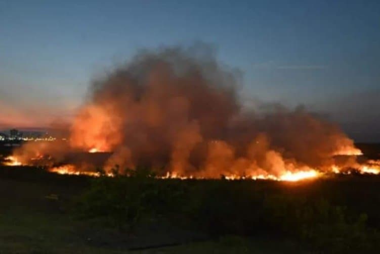 Tres incendios se reactivan en diferentes puntos del país