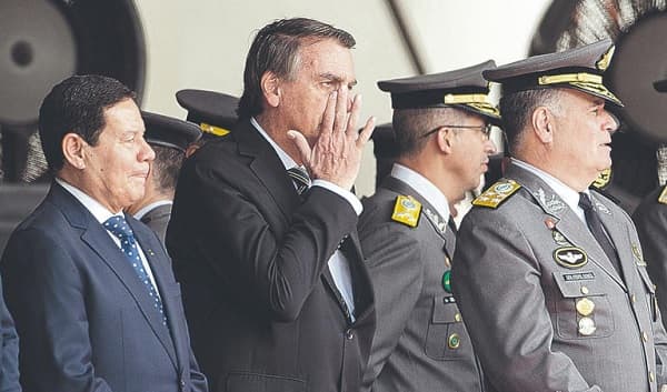 Ex altos mandos militares acusan a Jair Bolsonaro de orquestar golpe