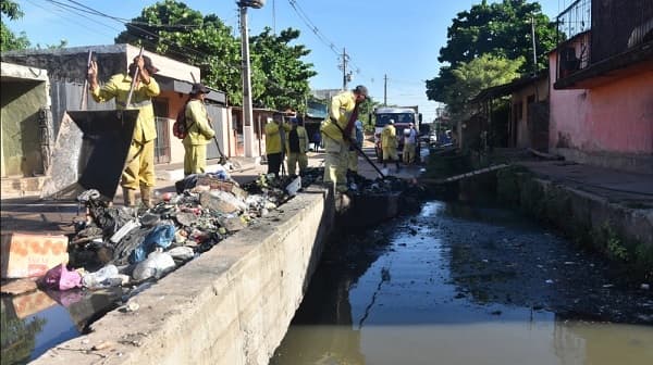 Arroyos de Asunción en riesgo de secarse por intensa colmatación de desechos