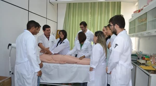 Anuncian controles tras denuncias de planillerismo en Medicina