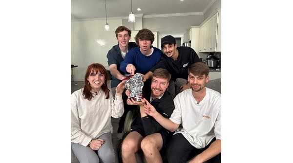 YouTube condecora a MrBeast por récord de 200 millones de suscriptores