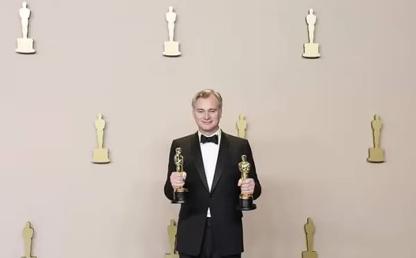 “Oppenheimer” arrasa en los Óscar con siete galardones