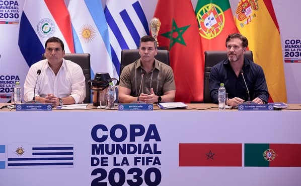 Peña elude consultas sobre Fiscalía con tema del Mundial