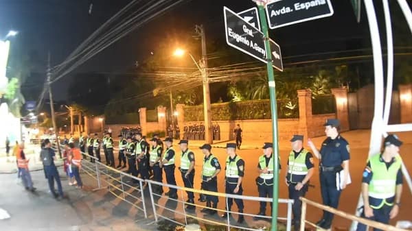 Policía justifica excesivo despliegue en casa de Cartes