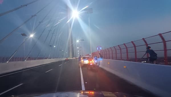 Nuevo puente se convierte en punto nocturno de reunión
