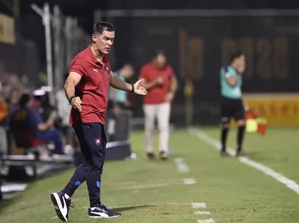 Víctor Bernay deja la dirección técnica de Cerro Porteño
