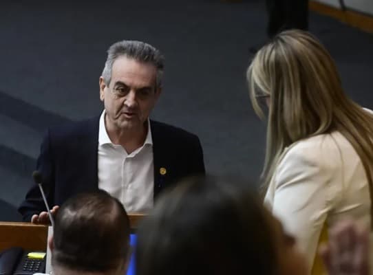 Esgaib arremetió contra el “tercer espacio”: Vallejo le contesta con ironía