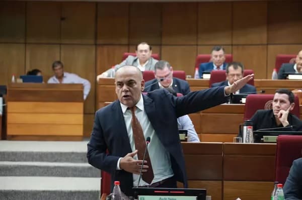 “Bachi” Núñez justifica uso de camioneta de Senabico por senadora