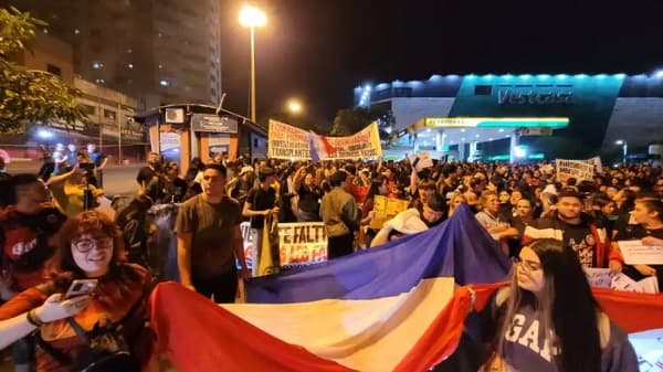 Estudiantes se reúnen con Gobierno tras obtener apoyo de Iglesia contra Ley Hambre Cero