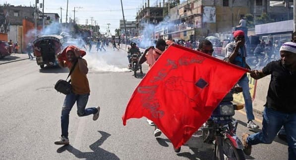 Consejo de transición asume el poder en un Haití sumido en la violencia