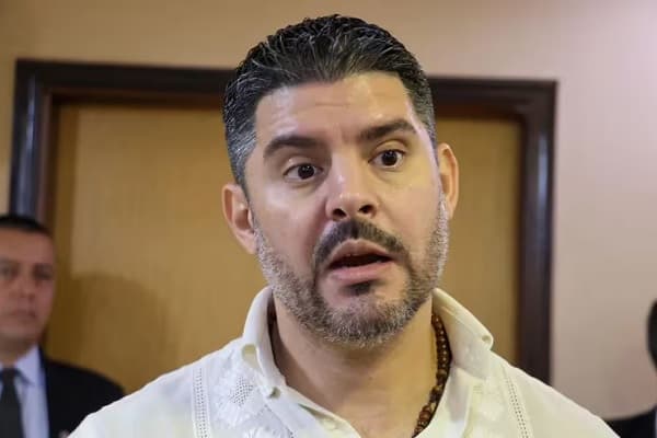 Nenecho respalda a director de Mercado 4 en conflicto