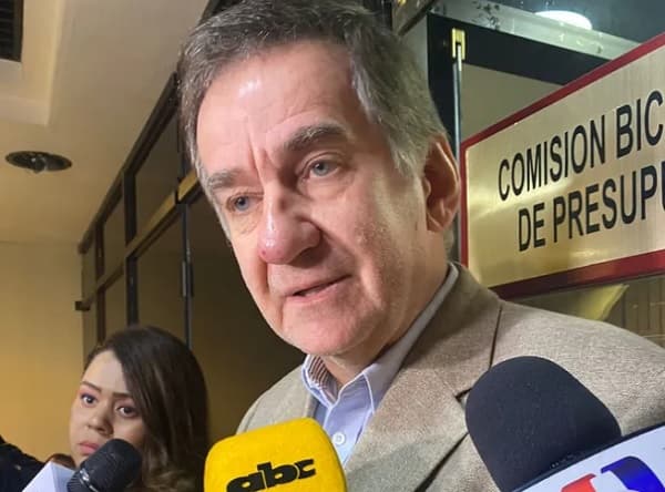 Jóvenes de Patria Querida reclaman la banca tras renuncia de Penner