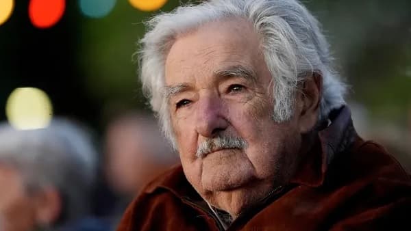 Mujica enfrenta un duro desafío: Tumor en el esófago