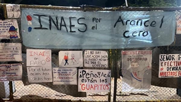 Estudiantes de Inaes se suman a protestas por Ley Hambre Cero