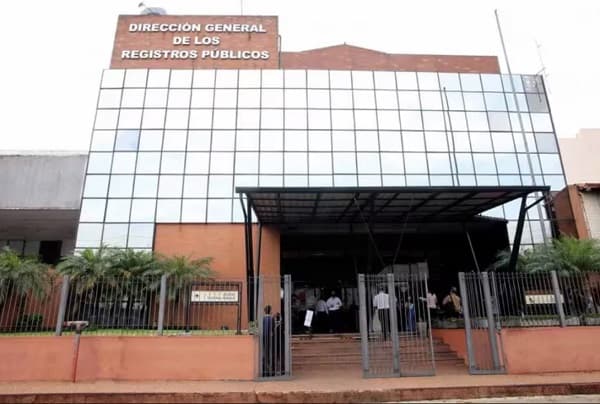 Explosión en Registros Públicos obliga a evacuación inmediata