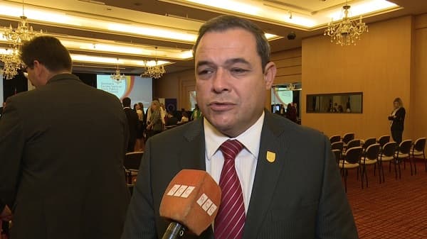 Juez sobresee a diputado acusado por lesión de confianza