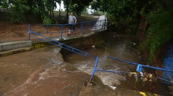 Fiscal imputará a policía que conducía auto arrastrado por raudal en Luque