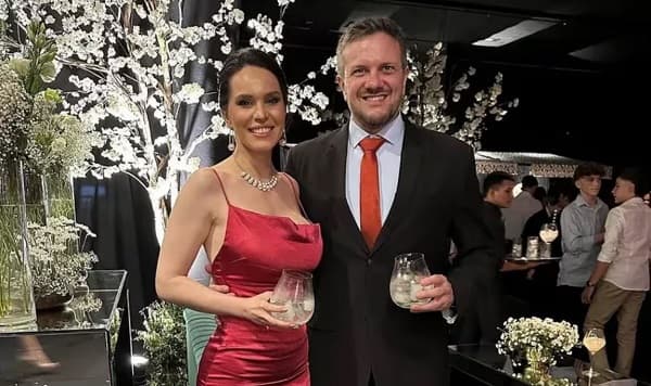 Empresa vinculada a Paula Carro, vocera del Gobierno, busca proveer viviendas en programa “Che Róga Porã”