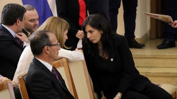 Vialeras respaldan a Centurión ante presión de gobernadores