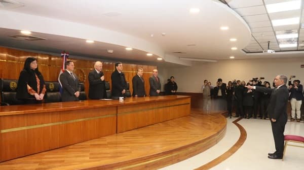 Javier Esquivel asume como titular de la Defensoría Pública