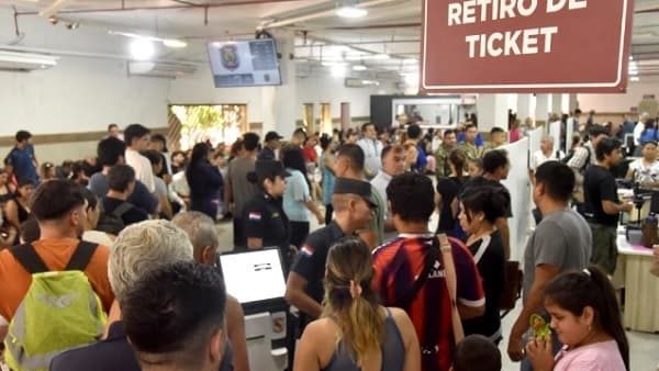 Cédulas y pasaportes se expiden con coimas millonarias