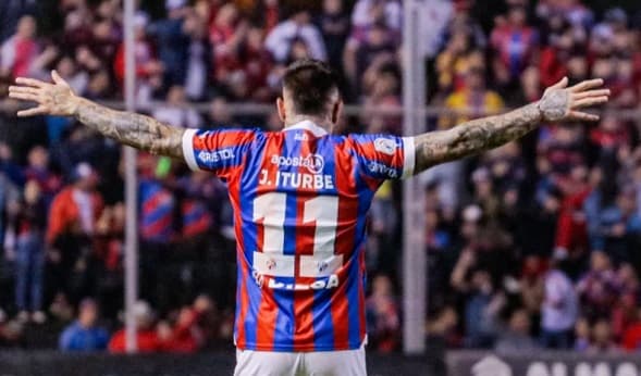 Cerro Porteño domina a Libertad y se ubica en la cima