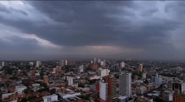 Miércoles cálido y lluvioso, con posterior descenso térmico