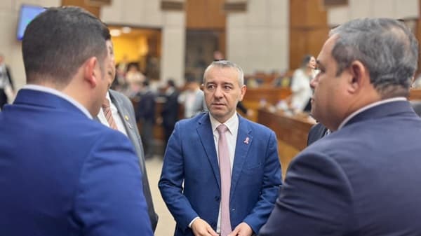 Colorados disidentes se unen para respaldar a Peña y restar poder a Cartes