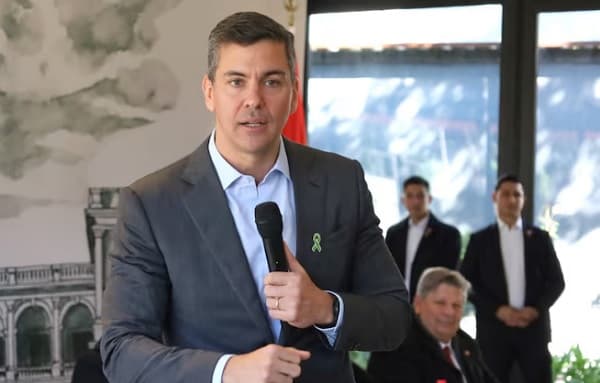 Santiago Peña admite que aumento del salario mínimo no es motivo de celebración