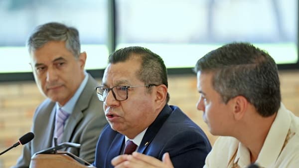 Gobierno busca ampliar presupuesto para pensiones de adultos