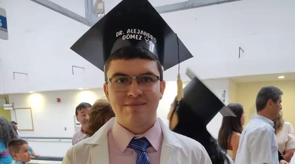 Padre sortea camión para financiar estudios médicos de su hijo