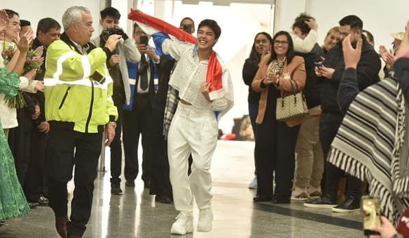 Aye Alfonso regresa con alegría al país tras ganar Factor X España