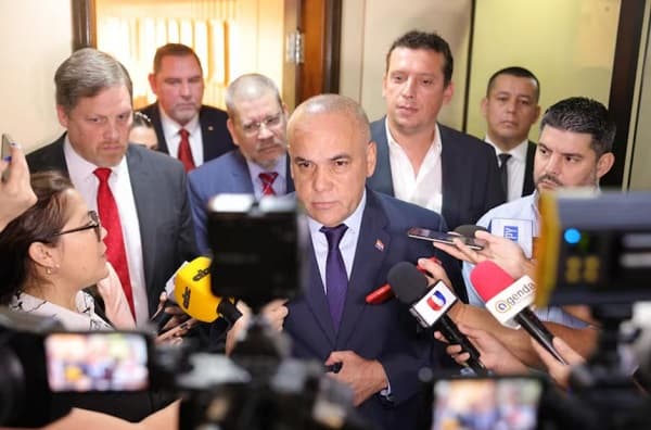 Basilio “Bachi” Núñez renuncia al liderazgo de Honor Colorado para asumir la presidencia del Senado