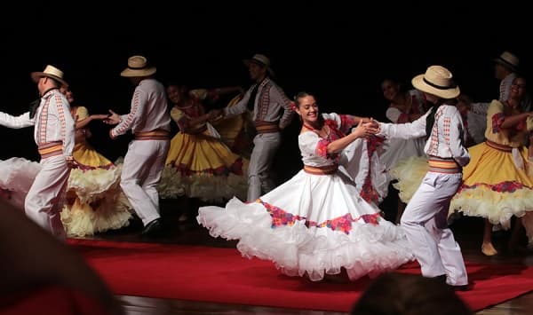 FADA presenta espectáculo de danza y música paraguaya